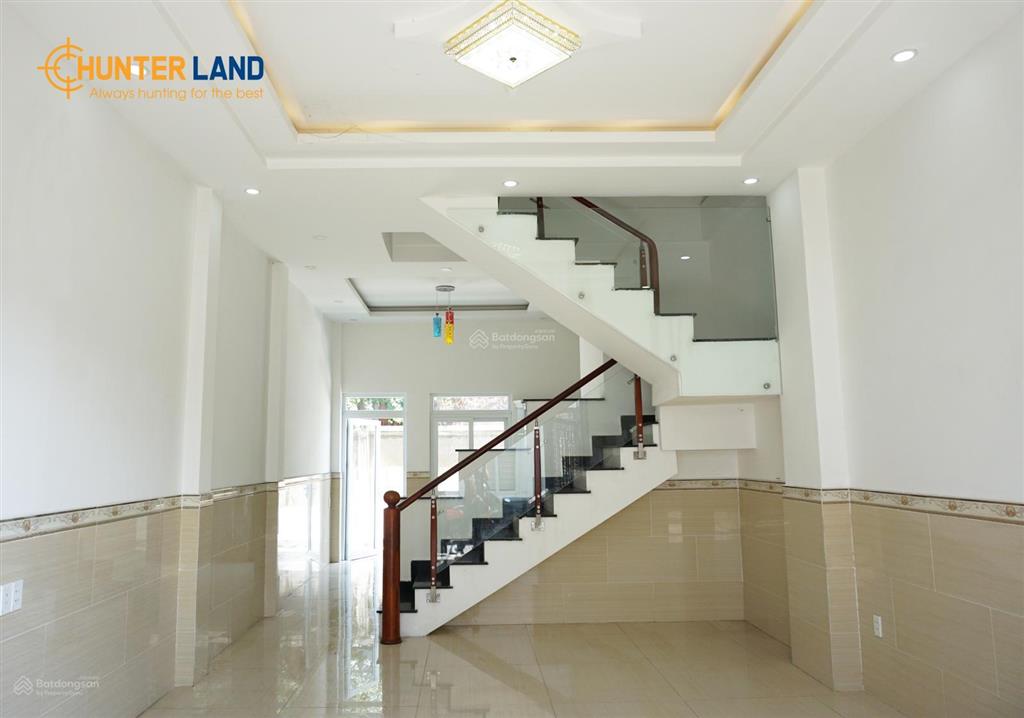 Bán nhà phố view đẹp tại hẻm 718, quốc lộ 13, 7,65 tỷ, 52 m2, pháp lý đầy đủ