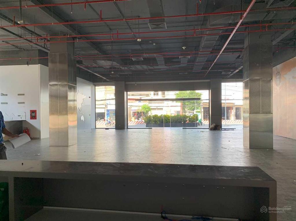 Chủ đầu tư cho thuê mặt bằng tầng 2 tttm, q7, hcm, dt 960m2. mặt bằng đẹp, 0903 390 *** ms. hải
