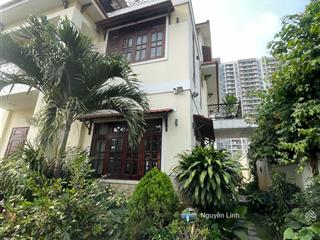 Bán căn biệt thự hồ bơi sân vườn 3842m tại khu dân cư đại học bách khoa q9 cũ tphcm