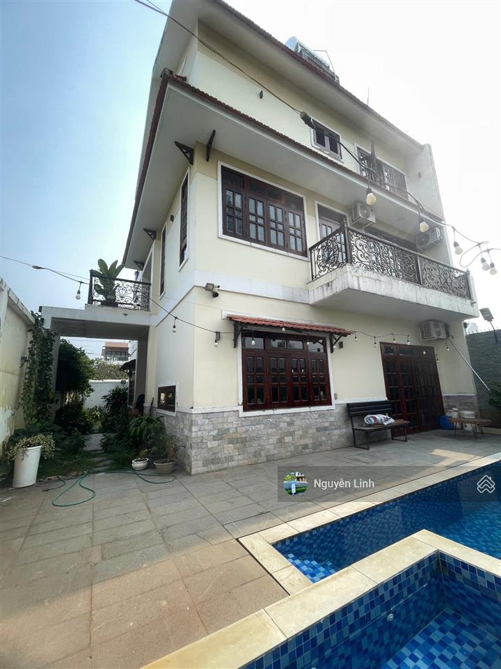 Bán căn biệt thự hồ bơi sân vườn 384m2 tại khu dân cư đại học bách khoa q9 cũ tphcm
