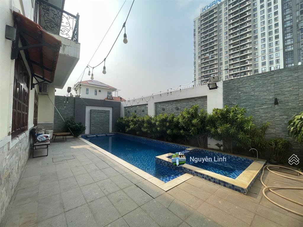 Bán căn biệt thự hồ bơi sân vườn 384m2 tại khu dân cư đại học bách khoa q9 cũ tphcm