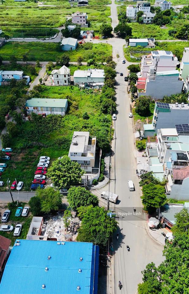 Bán biệt thự góc 285m2 trục đ. 20m kdc kiến á, chỉ cách liên phường 100m nhà mới 100%