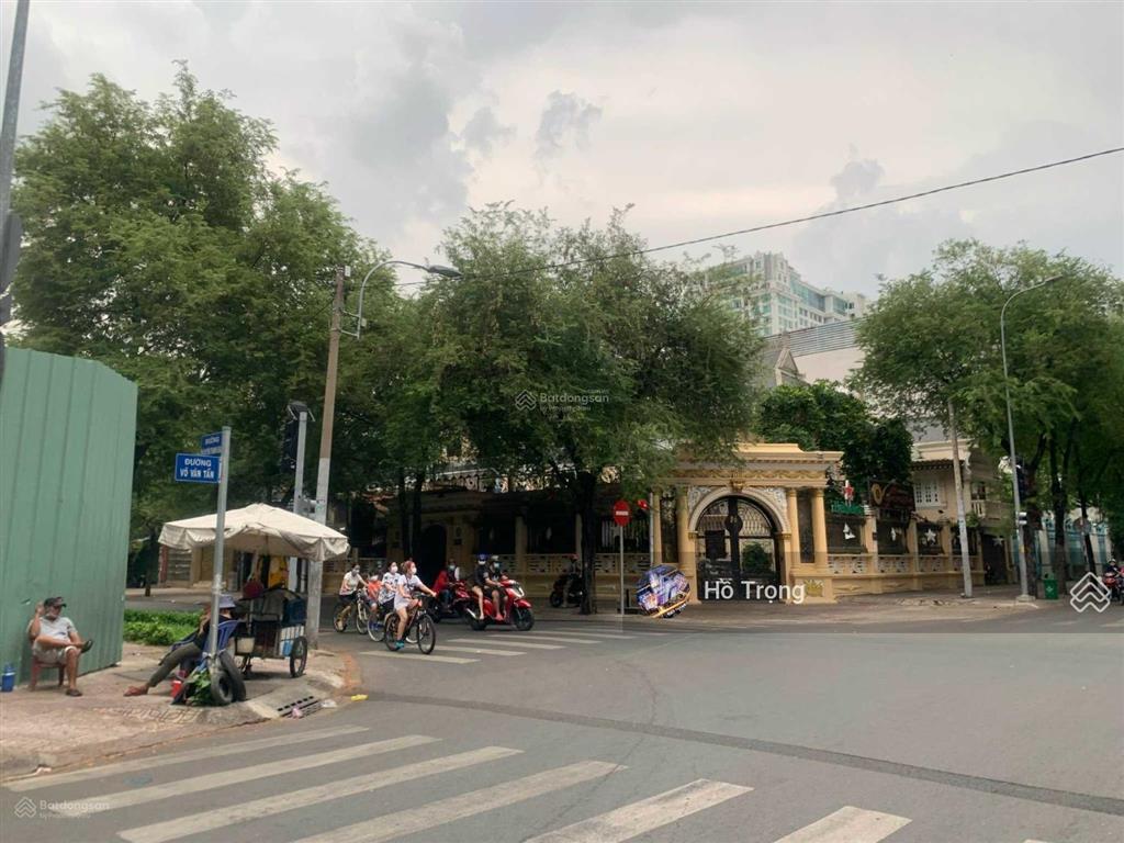 Cho thuê biệt thự 1300m² 30x40m 2mt 86 võ văn tần p. xuân hòa quận 3 cũ  450tr   0938 414 ***