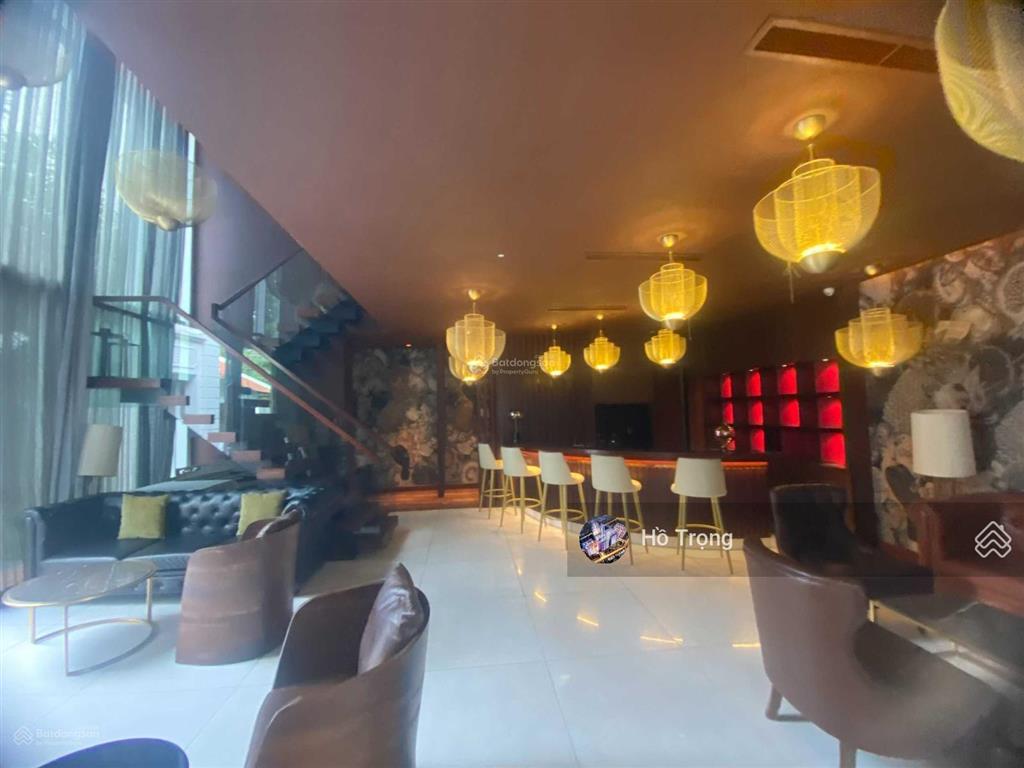 Cho thuê biệt thự 1300m² 30x40m 2mt 86 võ văn tần p. xuân hòa quận 3 cũ  450tr   0938 414 ***