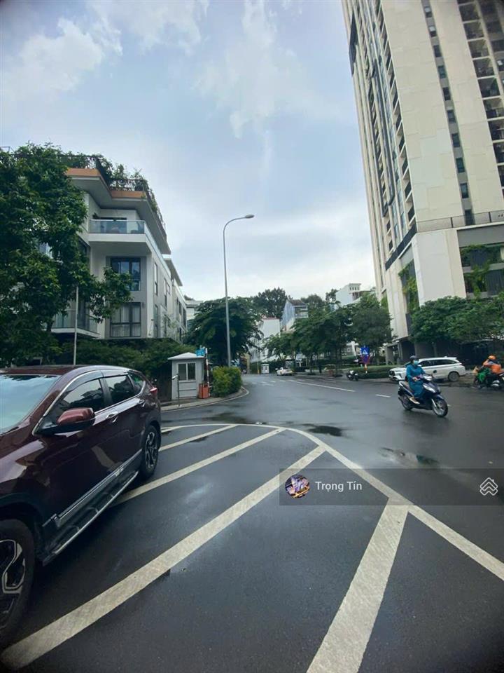 Cho thuê nhà phố liền kề 5,5x16m 1trệt 3lầu giá 70tr hà đô centrosa 118200 đường 3/2 p12 q10