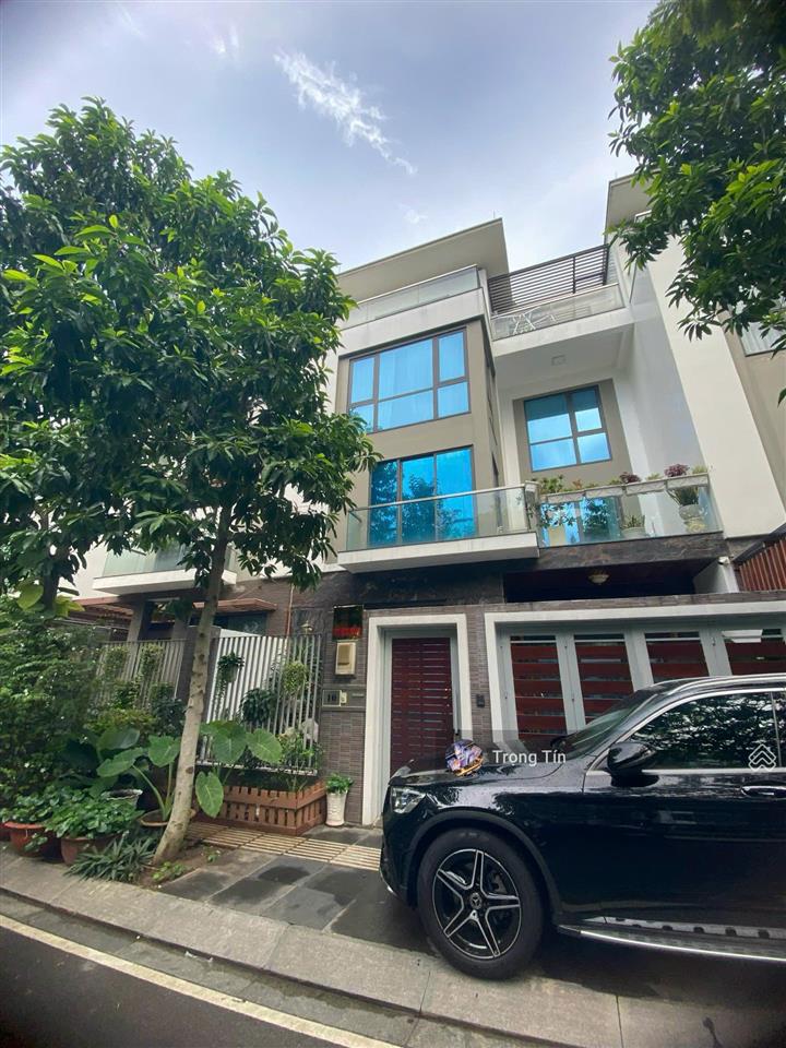 Cho thuê nhà phố liền kề 5,5x16m 1trệt 3lầu giá 70tr hà đô centrosa 118200 đường 3/2 p12 q10