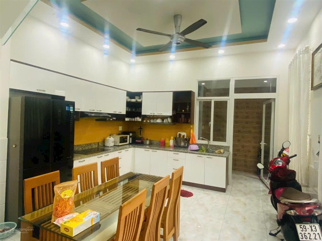 Nhà mặt tiền kinh doanh tốt. đường 11 trường thọ. gần metro. thích hợp kinh doanh cty văn phòng