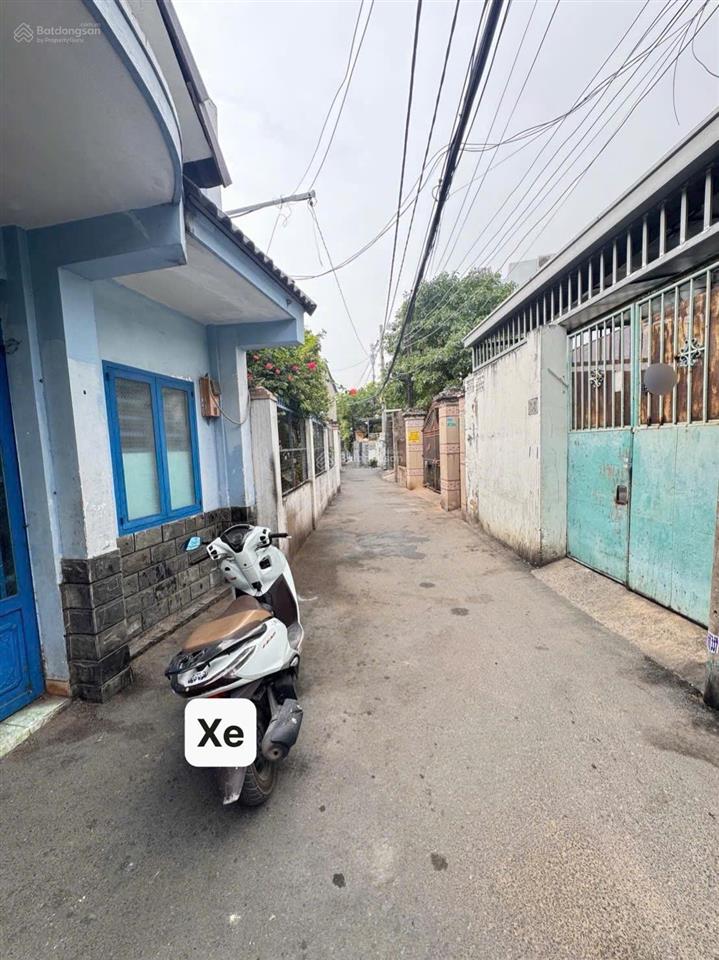 Nhà cấp 4 hẻm ô tô gần ngay phạm văn đồng linh đông. khu vực cao ráo. nhà cũ tiện sửa chữa. 6,4x9,5