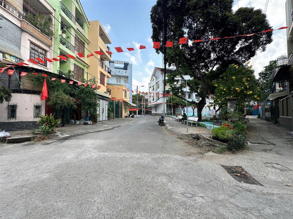 Nhà cấp 4. hẻm ba gác. gần đại học ngân hàng. hoàng diệu 2. linh trung. nhà cũ. giá tốt