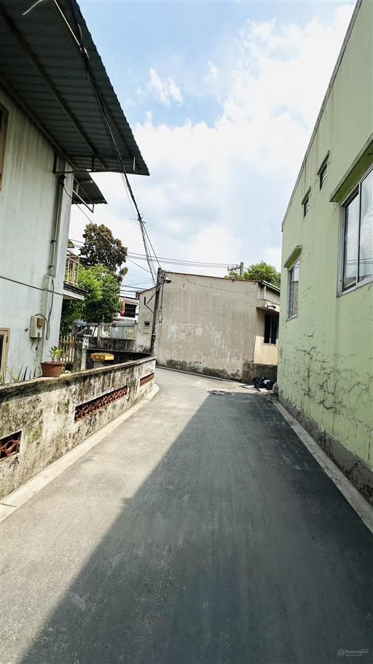 Nhà lầu hẻm xe tải thông. vị trí thoáng đẹp. đường tô ngọc vân. linh đông. thích hợp văn phòng. cty
