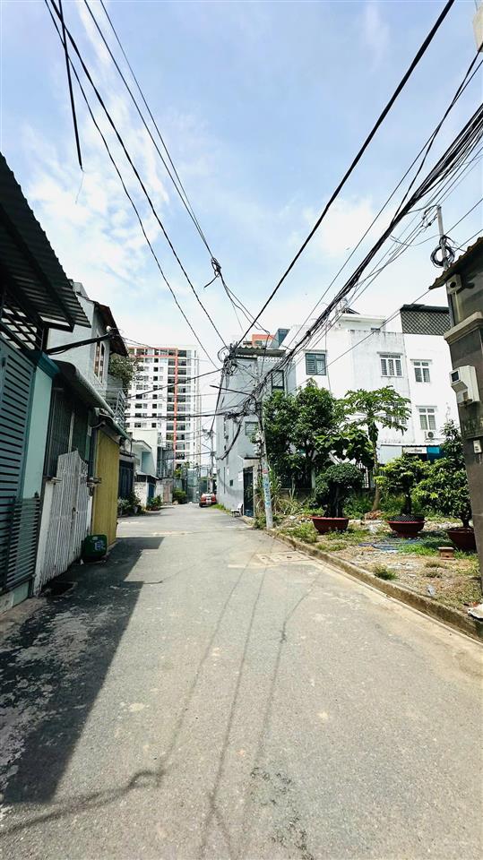 Đất hẻm xe tải. gần phạm văn đồng. linh đông. cạnh chung cư 4s. cao ráo sạch đẹp sổ riêng