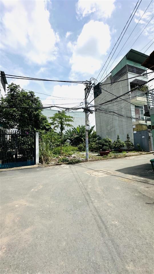 Đất hẻm xe tải. gần phạm văn đồng. linh đông. cạnh chung cư 4s. cao ráo sạch đẹp sổ riêng