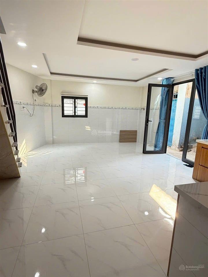 Nhà lầu. hẻm ô tô đường số 8. linh xuân. gần phạm văn đồng. sổ sạch nhà đẹp vào ở ngay