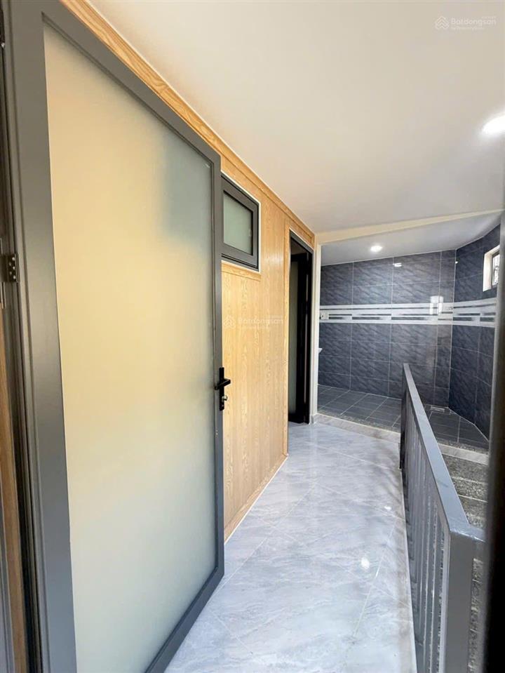 Nhà lầu. hẻm ô tô đường số 8. linh xuân. gần phạm văn đồng. sổ sạch nhà đẹp vào ở ngay