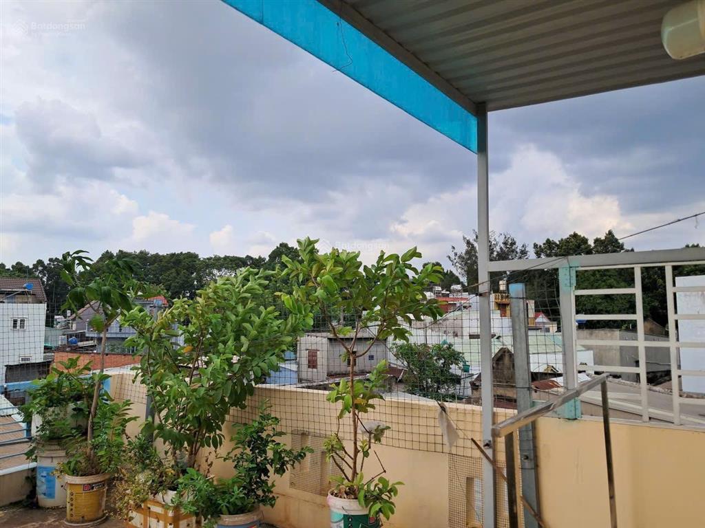 Nhà 3 tầng. mặt tiền đường số. ngay gần chợ tam hà. tô ngọc vân. thích hợp ở. văn phòng cty
