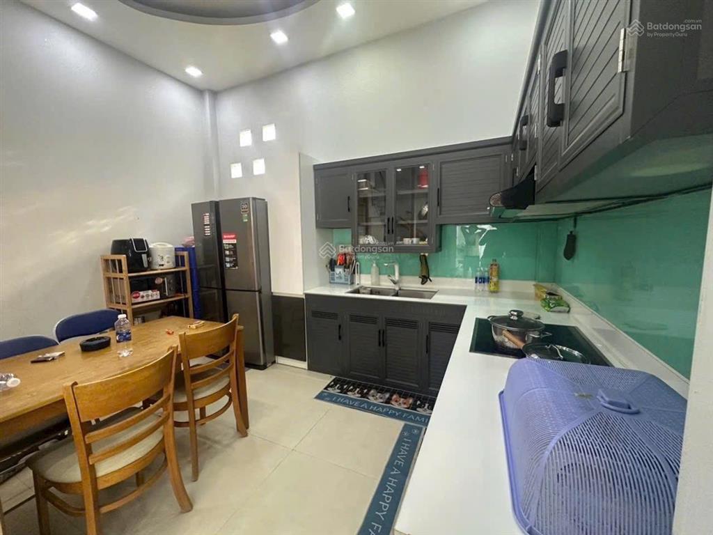 Nhà lầu. có sân ô tô. ngay cạnh phạm văn đồng. chung cư 4s linh đông. sổ hồng sạch. giá tốt