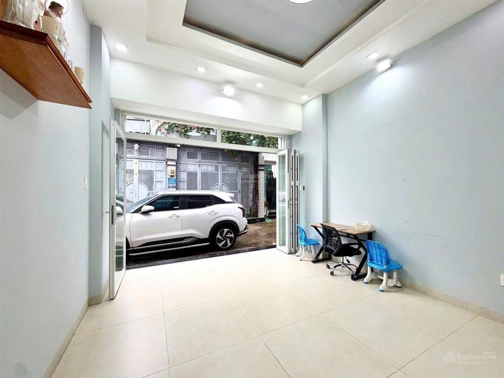 Nhà lầu. có sân ô tô. ngay cạnh phạm văn đồng. chung cư 4s linh đông. sổ hồng sạch. giá tốt