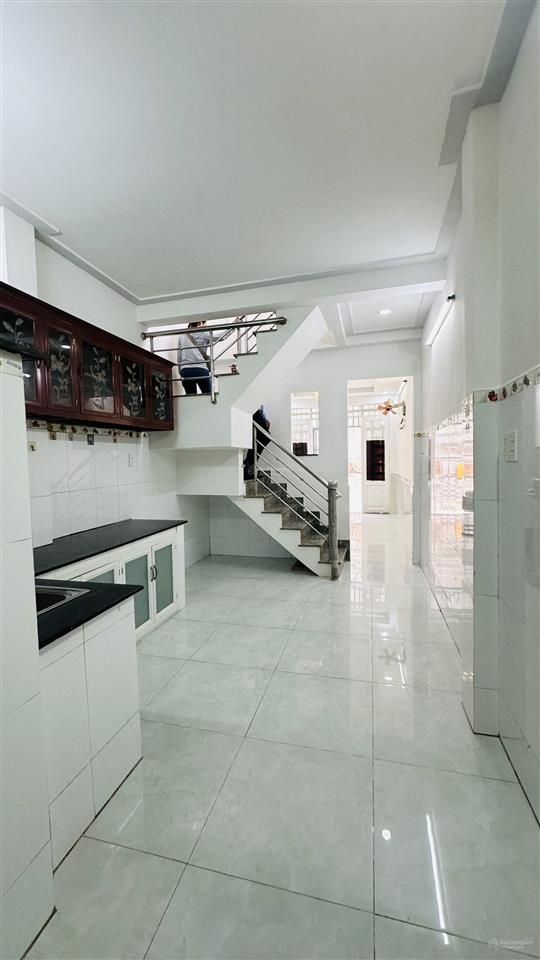Nhà lầu. 2pn. hẻm sạch đẹp. gần bình lợi. bình triệu, vạn phúc, hiệp bình phước. cầu ông dầu