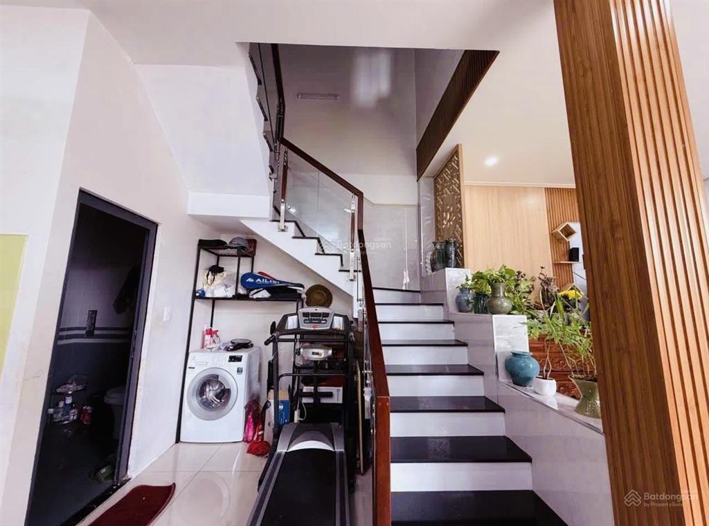 Nhà lầu. hẻm ô tô. gần chợ đầu mối thủ đức. ngô chí quốc. phường bình chiểu. giá hợp lý. sổ hồng