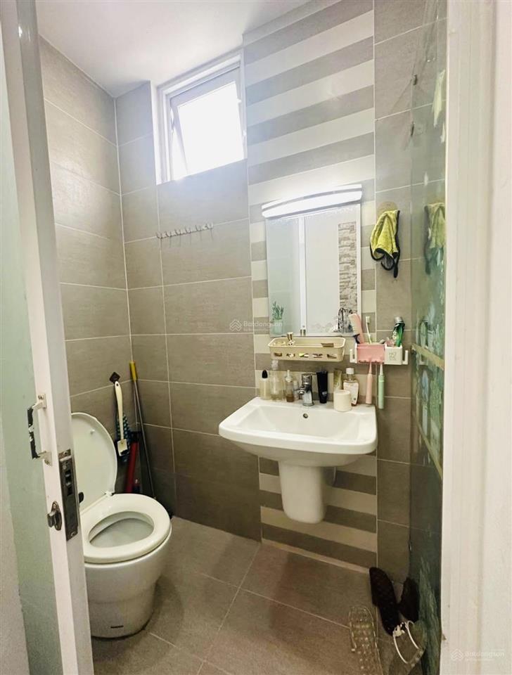 Nhà lầu. hẻm ô tô. có gara ô tô. linh đông. phạm văn đồng. gần chung cư 4s. hẻm thoáng. an ninh