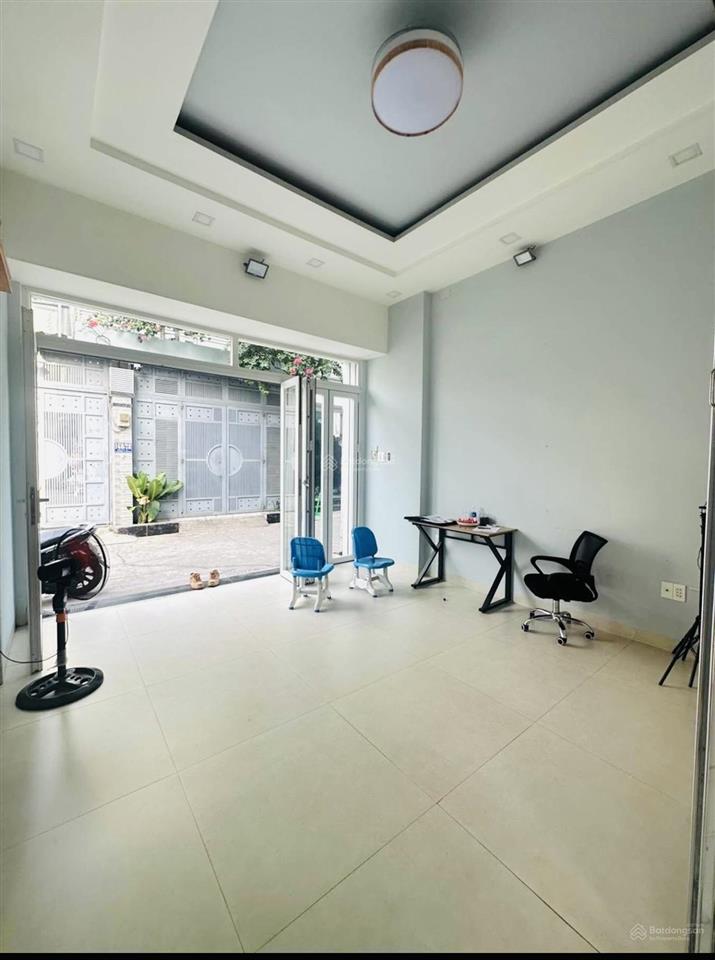 Nhà lầu. hẻm ô tô. có gara ô tô. linh đông. phạm văn đồng. gần chung cư 4s. hẻm thoáng. an ninh