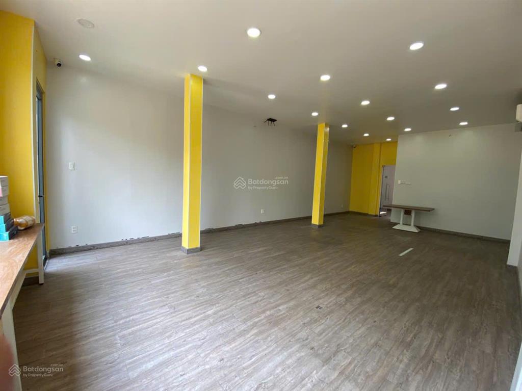 Cho thuê văn phòng tại 105, trường sơn, p. 4, q. tân bình, giá cực chất 9 triệu, 50m².