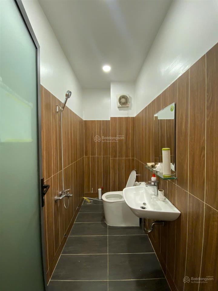 Cho thuê văn phòng tại 105, trường sơn, p. 4, q. tân bình, giá cực chất 9 triệu, 50m².