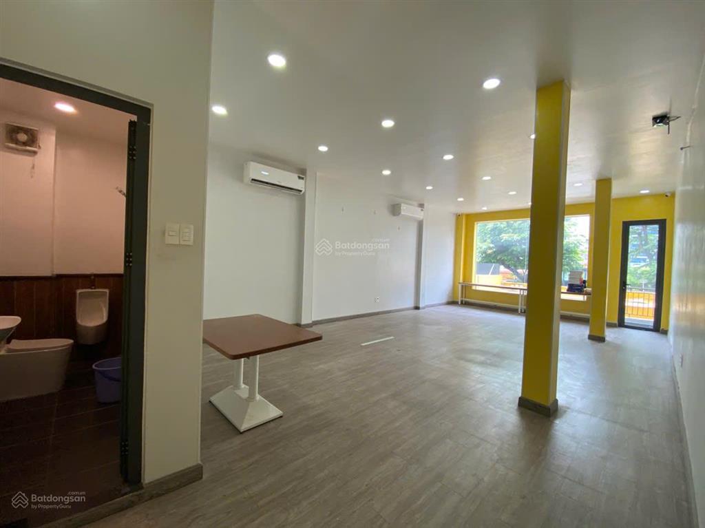 Cho thuê văn phòng tại 105, trường sơn, p. 4, q. tân bình, giá cực chất 9 triệu, 50m².