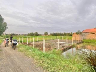 790 triệu. sở hữu đất thị trấn đức hoà gần trường cấp 3 đức hoà, dân đông, thổ cư, sổ hồng.