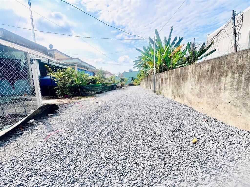 Bán đất diện tích lớn 363m2 giá rẻ sổ hồng riêng trung tâm đức hoà hạ 1.79 tỷ