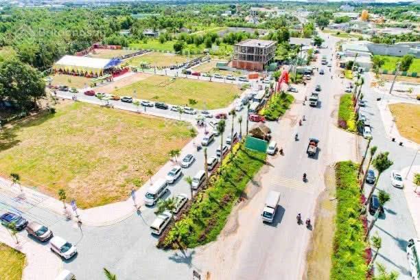 Chính chủ cần tiền bán gấp nền đất kdc rose mall an nông 5, sổ hồng riêng, giá 1.65 tỷ.
