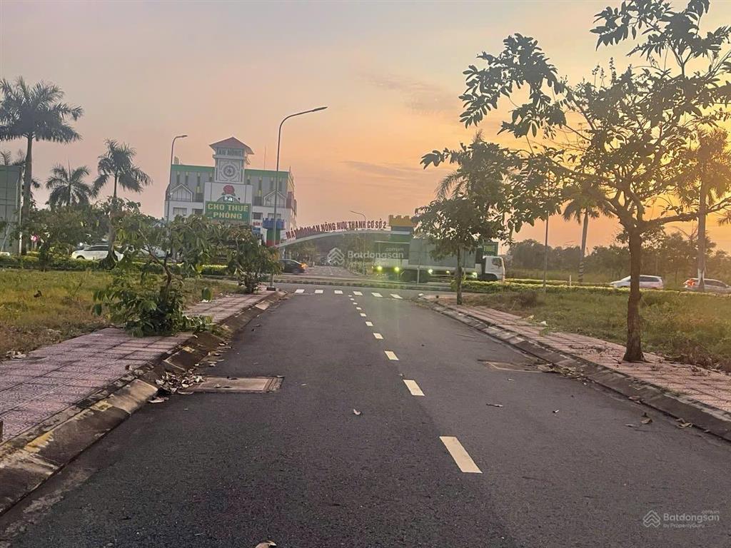 Chính chủ cần tiền bán gấp nền đất kdc rose mall an nông 5, sổ hồng riêng, giá 1.65 tỷ.