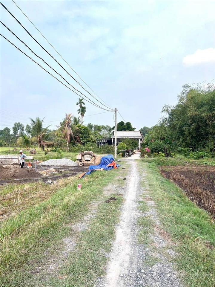 Đất bình lợi hkđ dân đông, sổ hồng, 650 triệu. giáp tt đức hoà, giáp xã hựu thạnh.