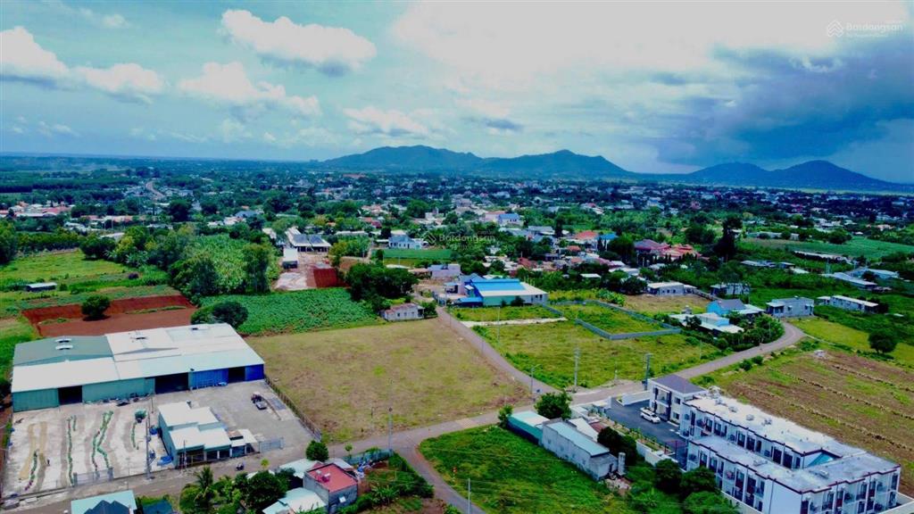 Bán gấp 130m2 thổ cư. mặt tiền cách mạng tháng 8, cách trung tâm tp bà rịa 6km.