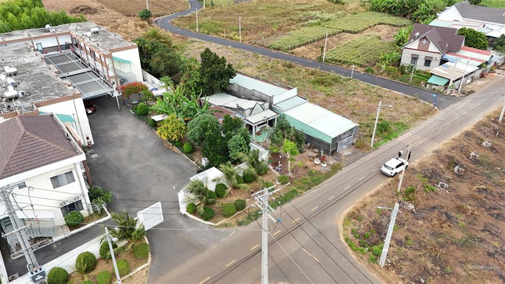 Chính chủ bán gấp 130m2 thổ cư mặt tiền cách mạng tháng 8, đất đỏ, tphcm. giá bán ngộp