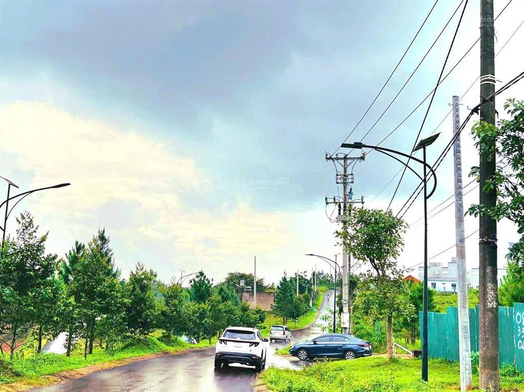 Đất nền phường 2, bảo lộc mặt tiền trục đường vào hồ ngọc, dt 245m2, thổ cư, chỉ 1.5 tỷ