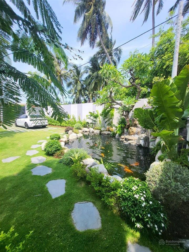 Villa biển hàm tiến dt tới 600m2, ngay trục nguyễn đình chiểu, cách biển 50m, tài sản hiếm có