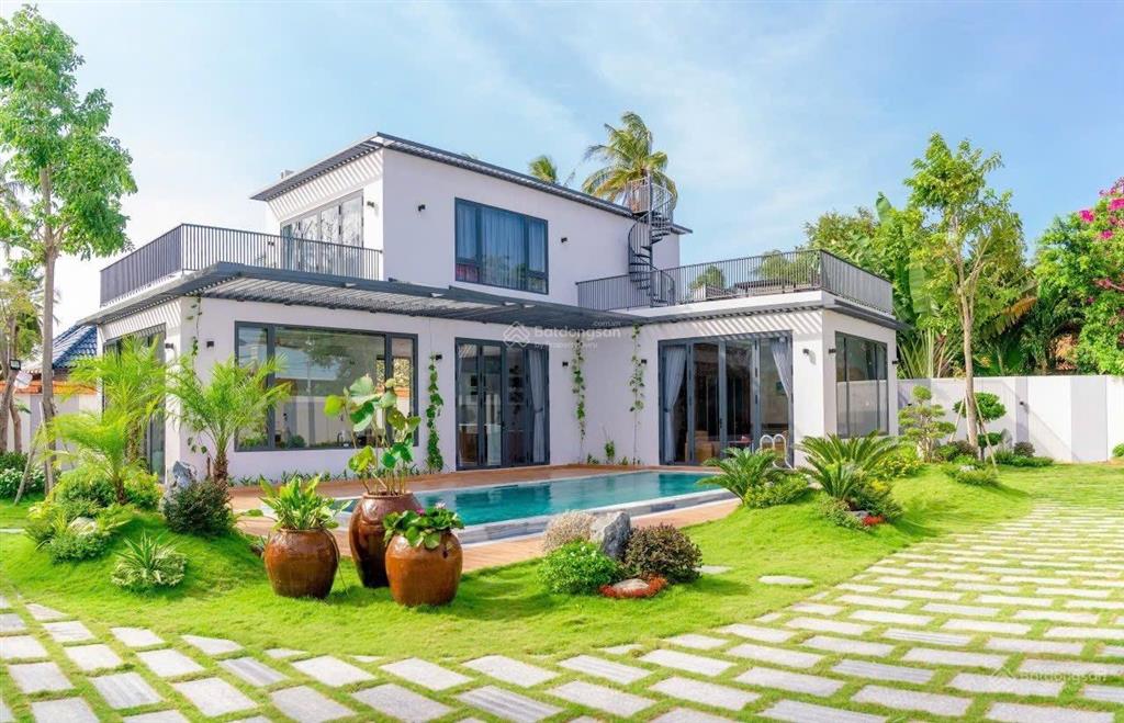 Villa biển hàm tiến dt tới 600m2, ngay trục nguyễn đình chiểu, cách biển 50m, tài sản hiếm có