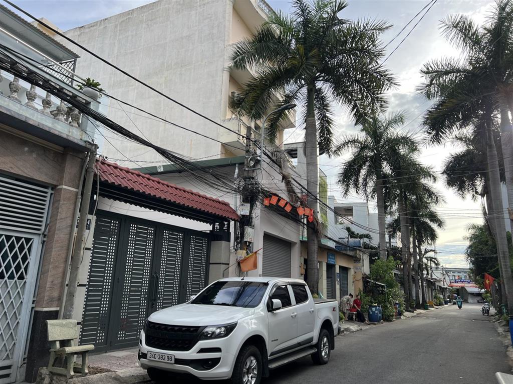 Nhà 3 tầng, 4pn, dt hiếm 120m2, ngang 5m. phường phước long, tp.hcm. nhỉnh 12 tỷ