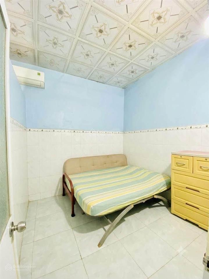 Bán đất tặng nhà hóc môn giá cực tốt, hẻm xe tải, 200m2, ngang 10m, full thổ cư