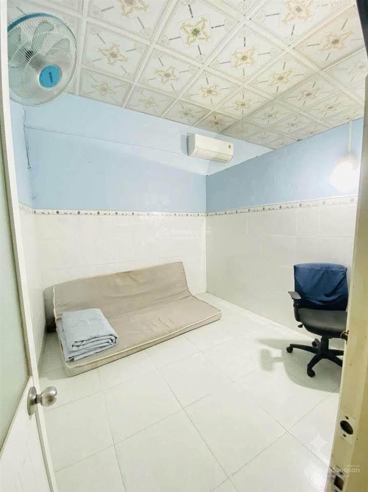 Bán đất tặng nhà hóc môn giá cực tốt, hẻm xe tải, 200m2, ngang 10m, full thổ cư