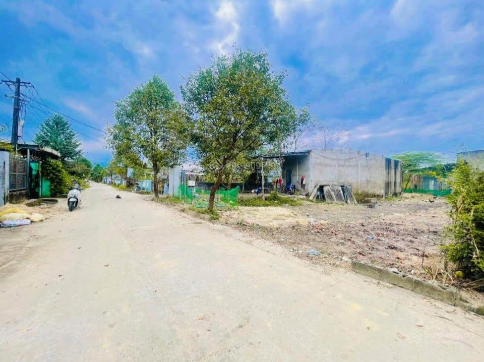 Bán lô đất mặt tiền đông phú 1  nam hoà tiến. diện tích 150m nằm đường 7m5