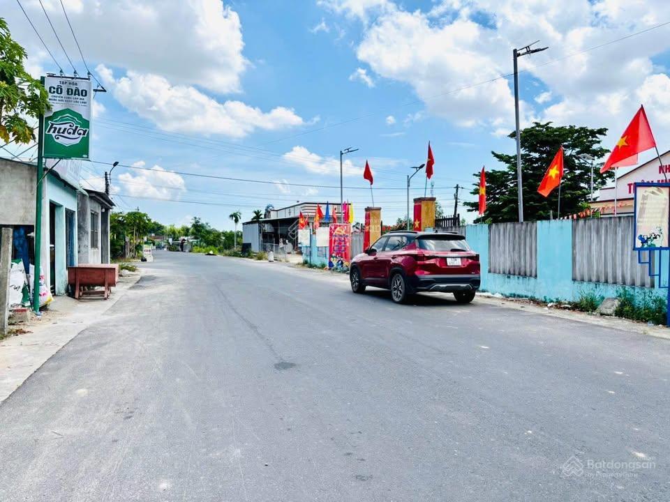 Góc 2 mặt tiền đường nhựa 10,5m gần 400m2 ngay sát quốc lộ 1a, giá siêu ưu đãi