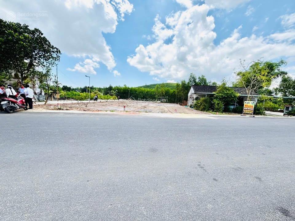 Góc 2 mặt tiền đường nhựa 10,5m gần 400m2 ngay sát quốc lộ 1a, giá siêu ưu đãi