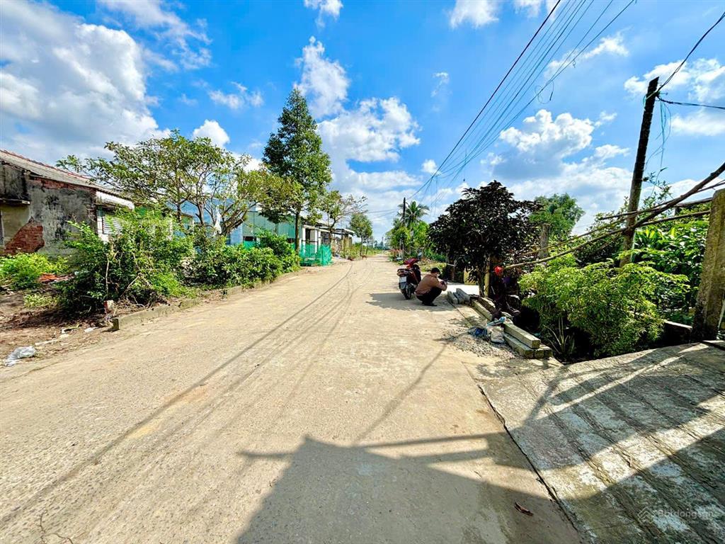 Cần lô góc 2 mặt tiền  trục chính đông phú 1  ngay trường dạy lái hoàng long