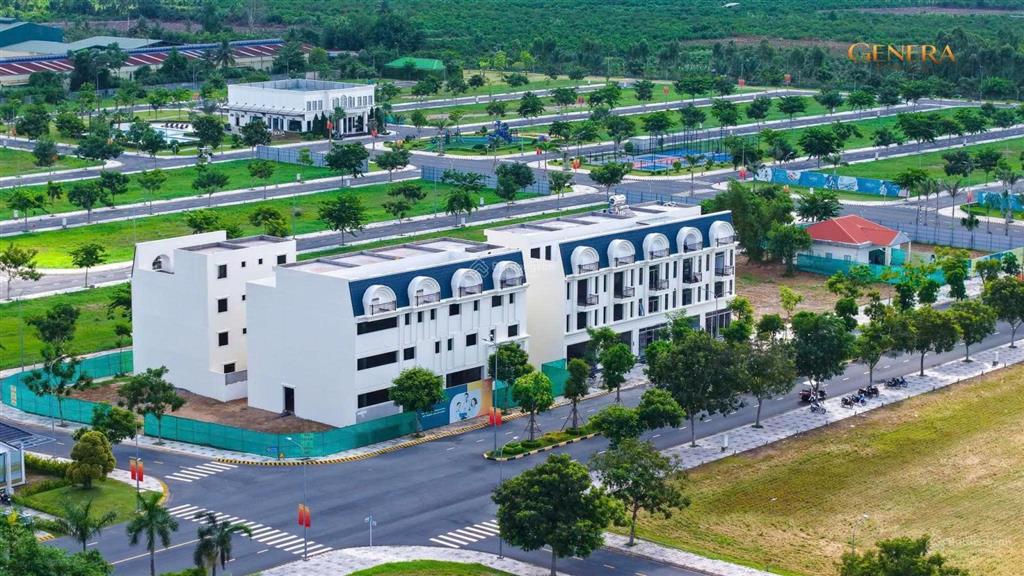 Bán nhà phố 4 tầng xây sẵn genera by the solia bến lức, tiện ích hoàn thiện, 4,3 tỷ. 0907 701 ***