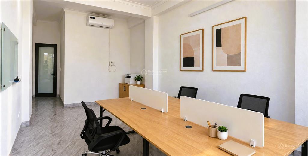 Văn phòng đầy đủ đồ đạc, giá chỉ từ 4,3 triệu