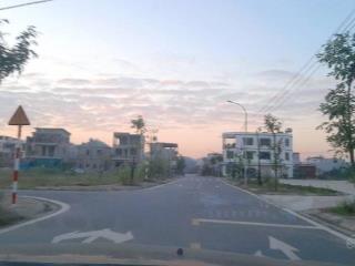 Hiện em bùi thuận đang có 2 lô tại khu đất đấu giá dược thượng  sóc sơn dt 120m  mt 6m già 10 tỷ