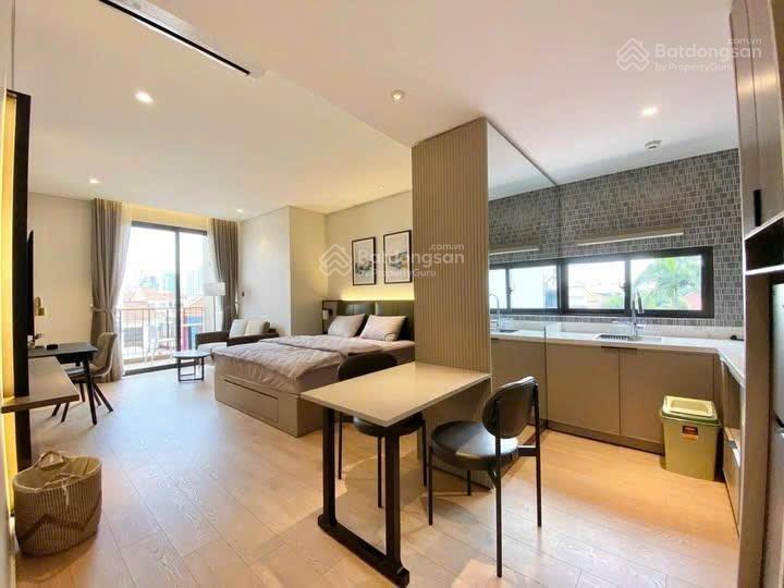 Studio ban công ngay trung tâm quận 7