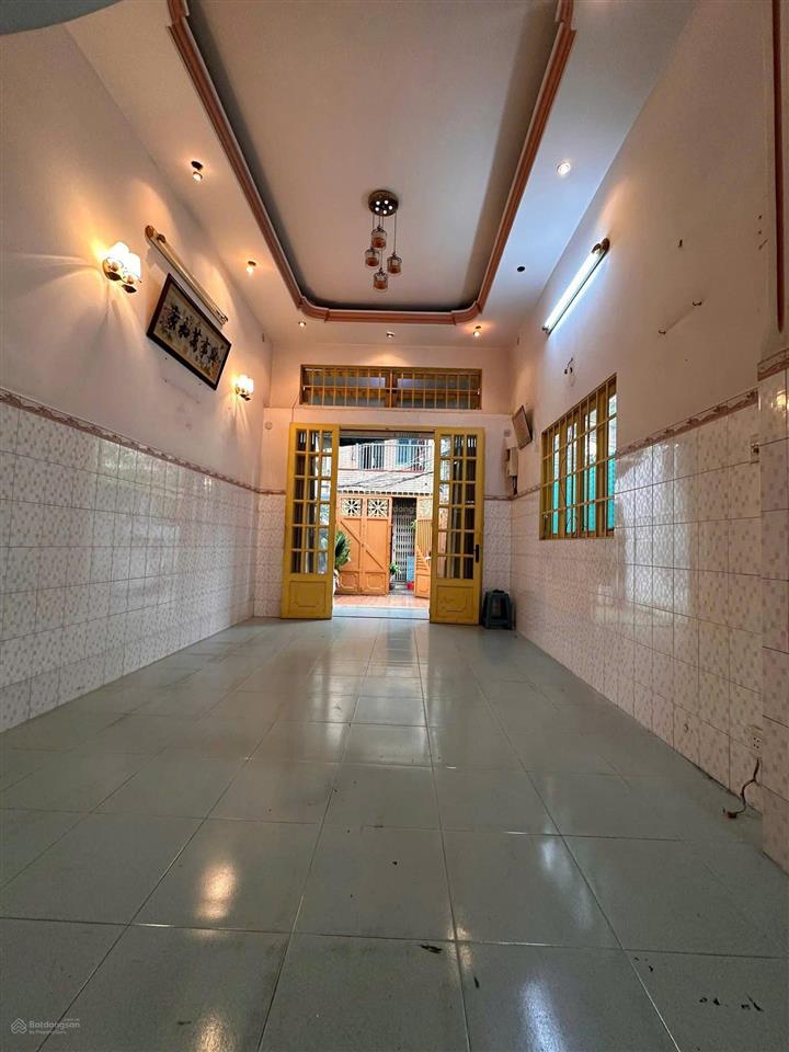 Nhà 4 tầng căn góc 3 mặt hẻm p.5 q.6 7 tỷ 680